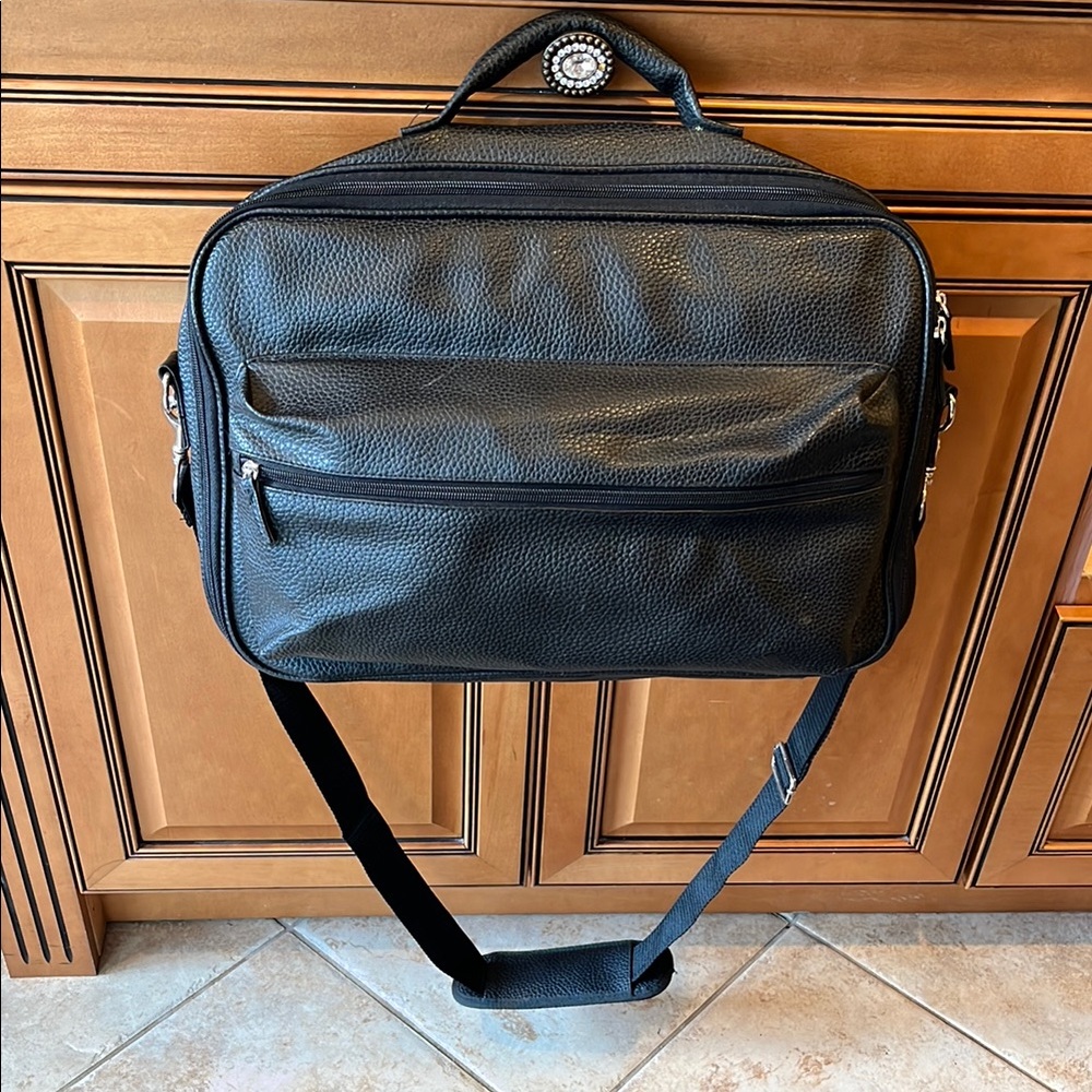 Black Vegan Leather Messenger Bag with Adjustable Strap and Professional Design